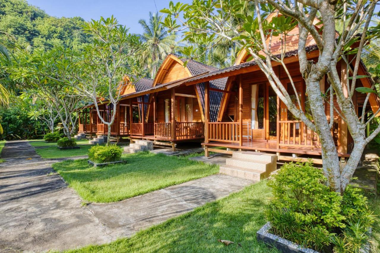 Апартаменти Puri Yalus Bungalow Toyapakeh Екстер'єр фото